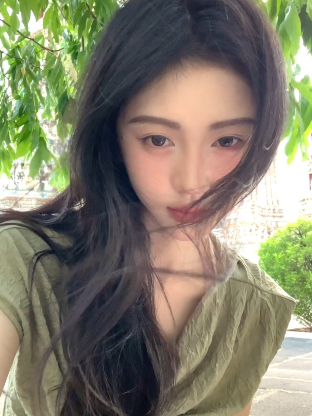 🍊💙鞠婧祎苏绿夏 🍊💙鞠婧祎万花世界 Q：“你认为自己是‘幸运’的吗？”