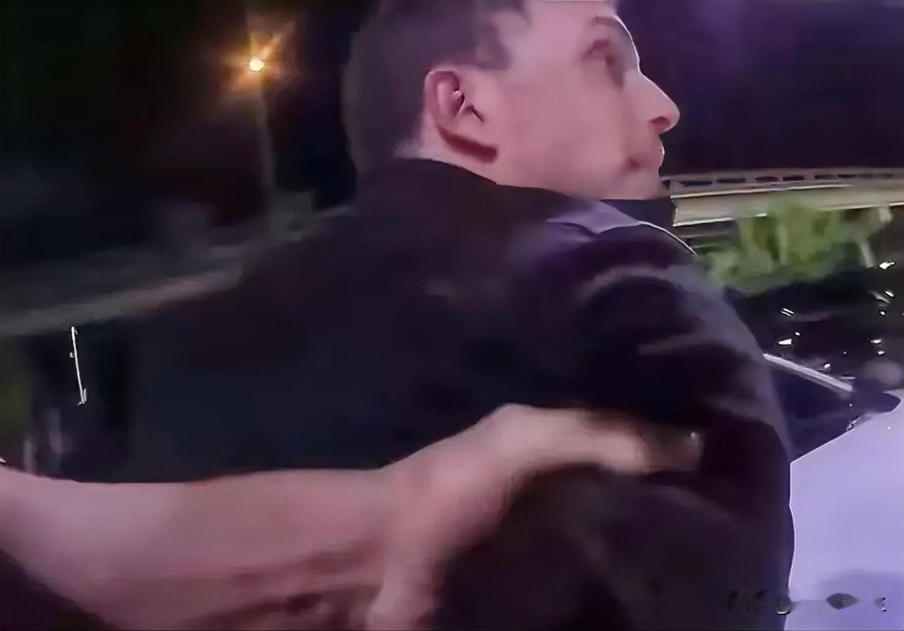 美国特使维特科夫的儿子在迈阿密一家名为“FIGHT”的夜店与人发生争执后，被警方