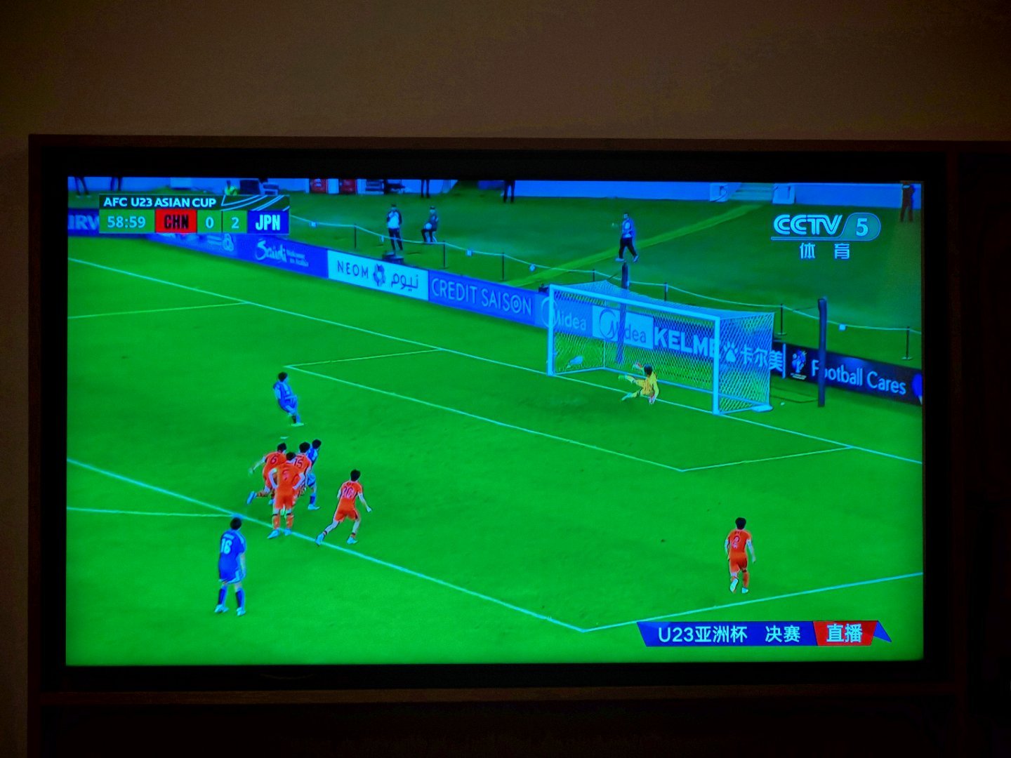 U23国足vs日本 u23国足稳住完啦！！！点球进了，0:3 