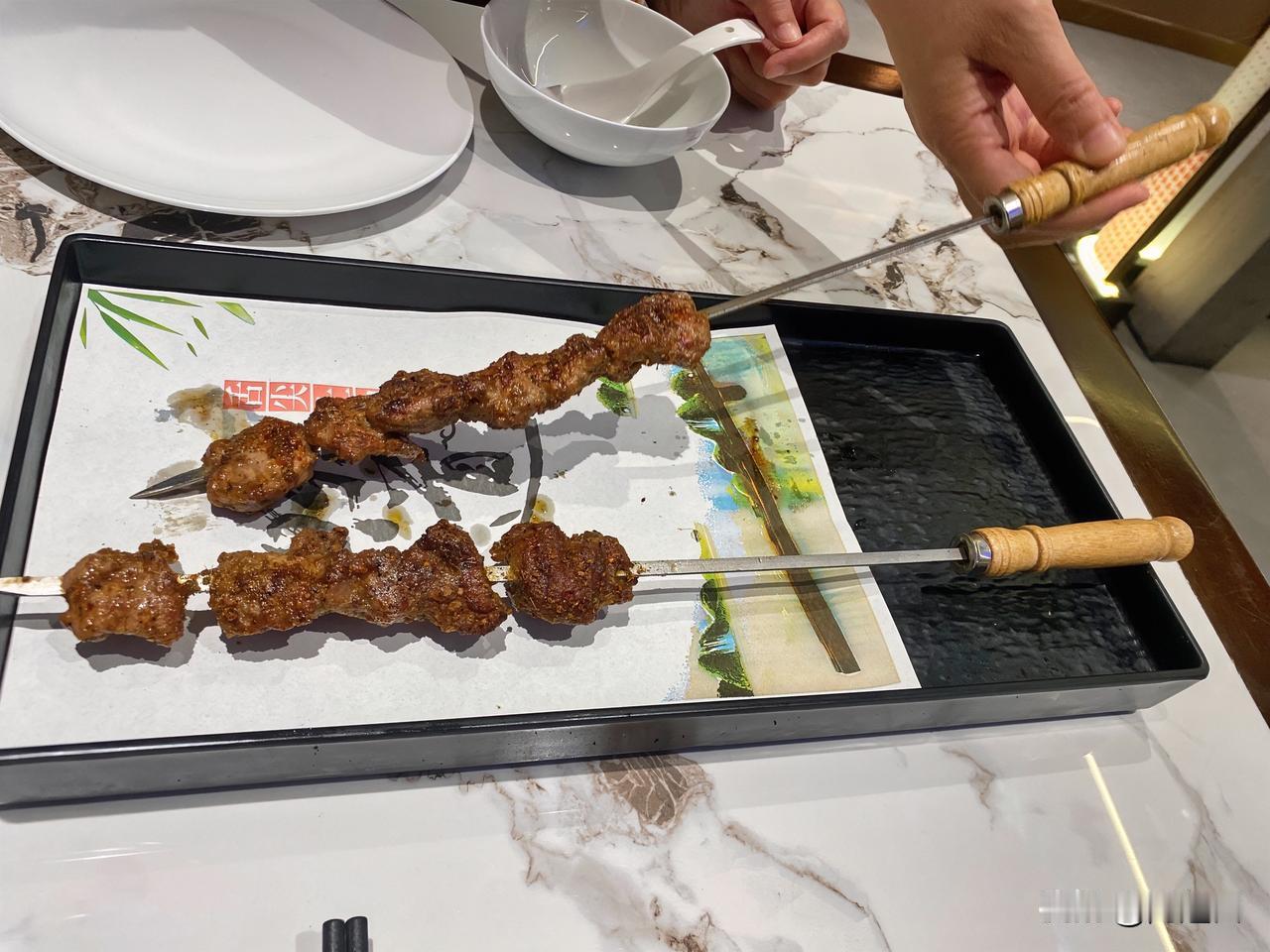 千万别节假日里举办结婚喜宴
宝宝宴也要尽量避开
这个五一
嫂子给孙女办了出生百日