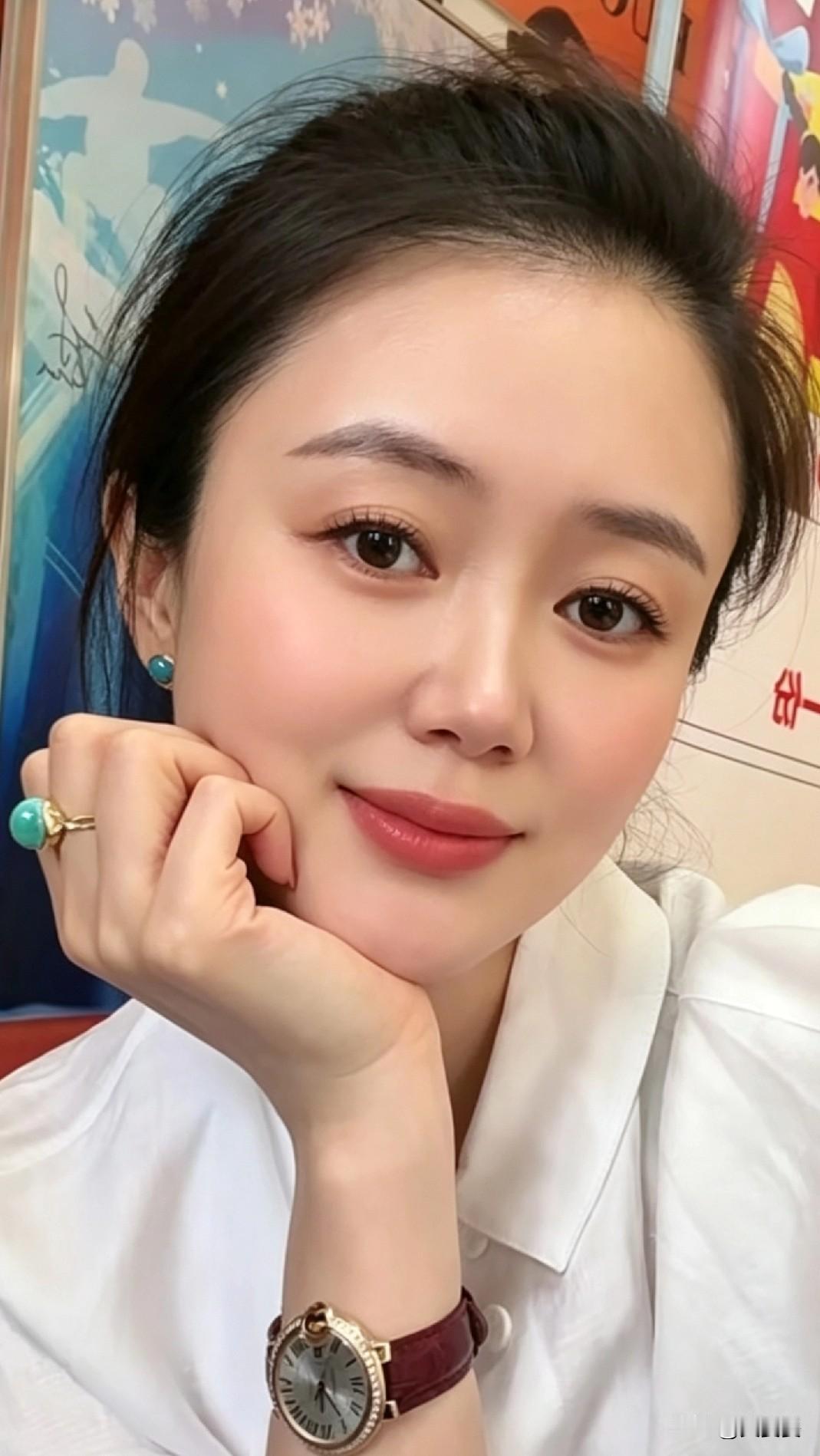 相由心生，这话一点不假。
心里装的都是开心和从容，脸自然就好看。
你是什么样的人