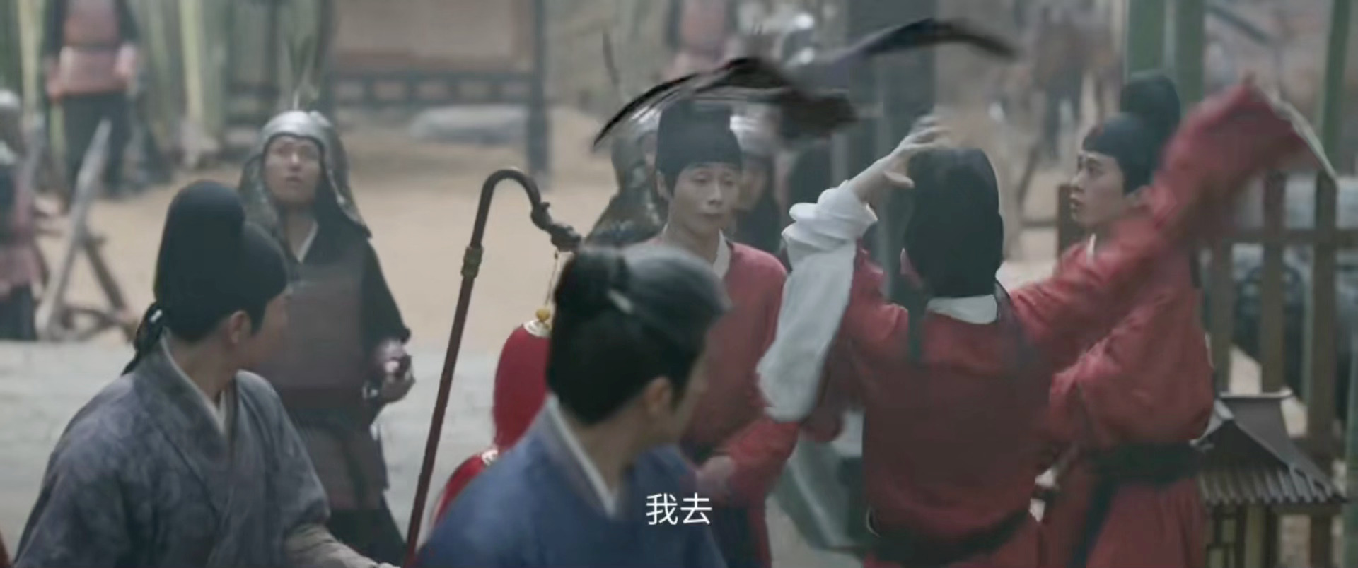 连乌鸦细节都有，就盯着顺喜这货叮咬，因为他不是好东西！ 莫离