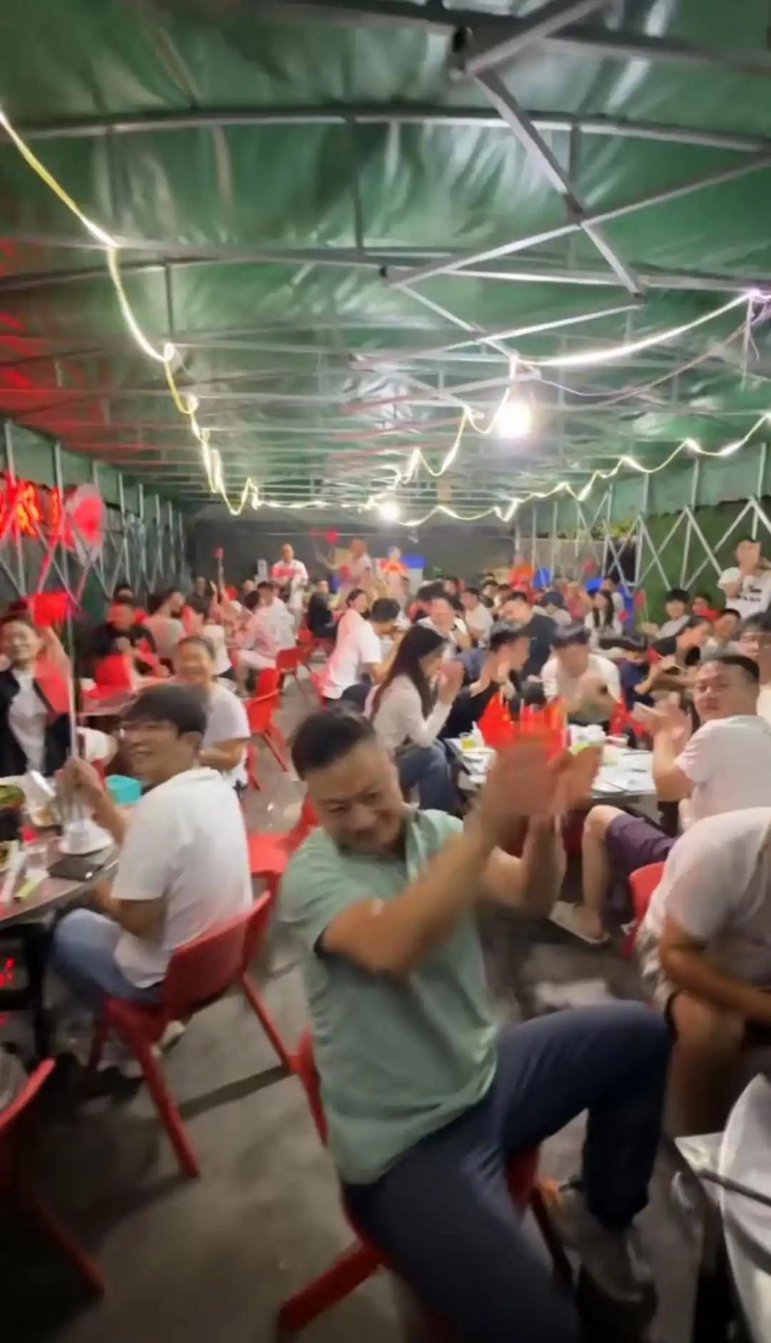 “不发财都难！”九三阅兵的震撼余波未散，河南许昌一家饭店的店主却做出了一个让所有