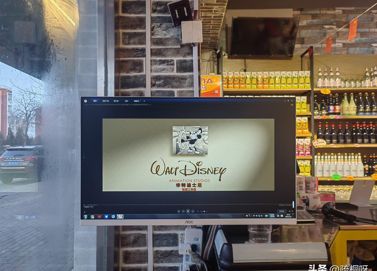 昨晚刷完第四部硬片 老王突然攥我手说 要是他先走了我可咋办
你懂那种感觉吗 我们