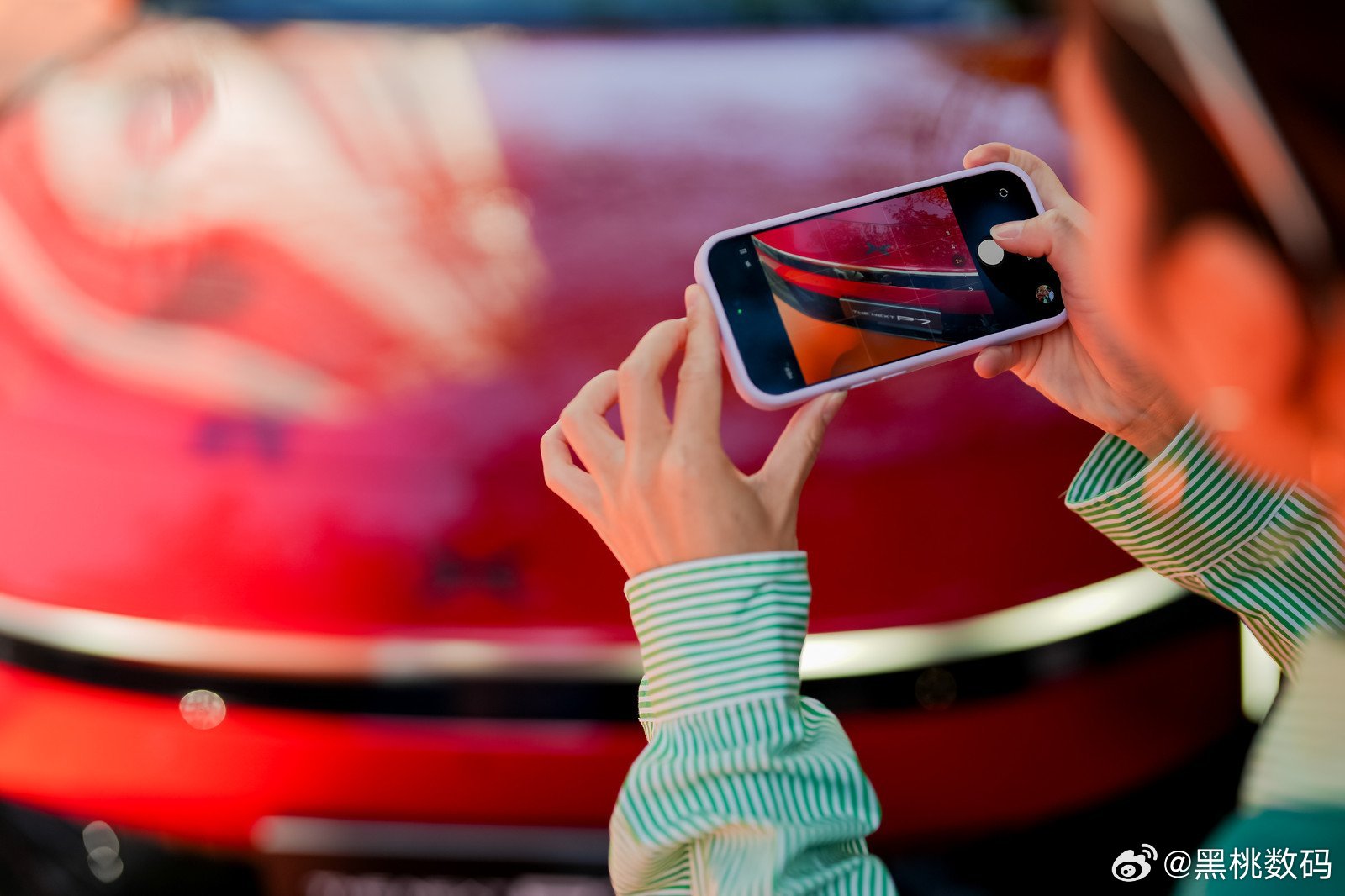 小鹏P7新色亮相UNO超跑生活节小鹏P7新色气场碾压同框超跑小鹏P7新色【星曜红