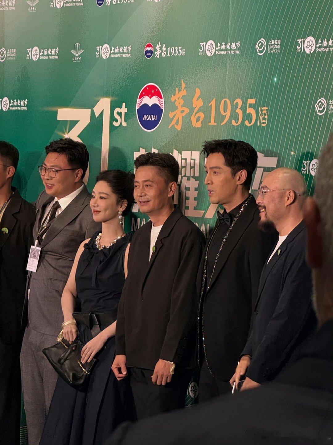 杨紫白玉兰生图状态杨紫白玉兰晚宴生图状态太好了吧！在这种生得不能再生得图里，还那