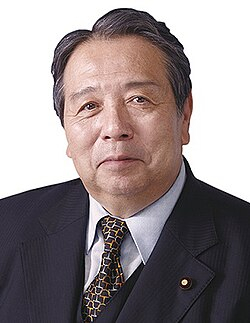 现任日本总务大臣村上诚一郎，在当年安倍太阁被一骑讨的时候，不是说日本第一男枪是在