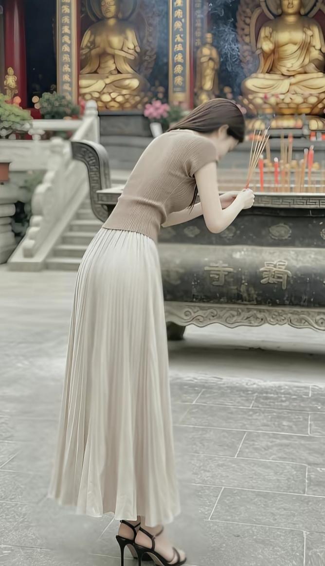 不求事事圆满，只愿家人平安，万事顺遂。
