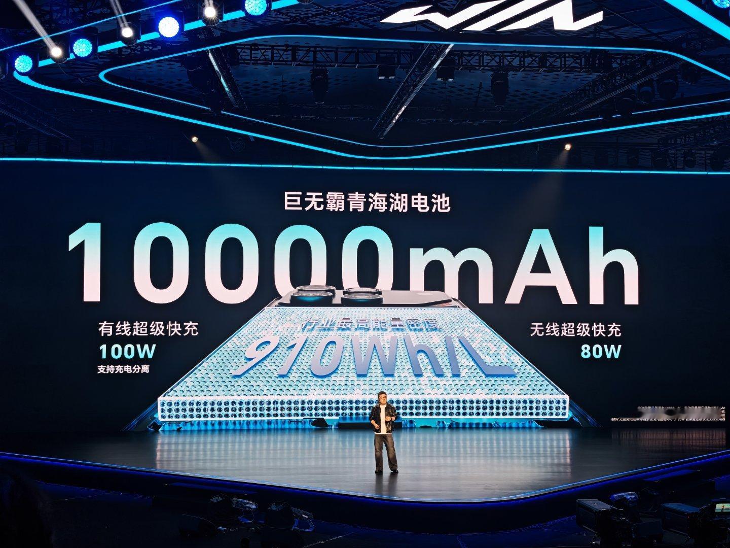 荣耀WIN系列进击万级时代电池容量！10000mAh的电池，真的能媲美充电宝了。