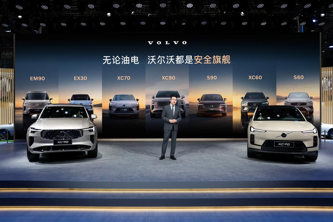 沃尔沃的销量图谱正在被改写。11月品牌整体销量持续攀升，新能源占比大幅提升至43