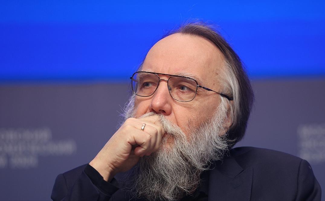 俄罗斯著名地缘政治学家杜金今天说：“我们的盟友正在一个接一个地被系统性地摧毁。如