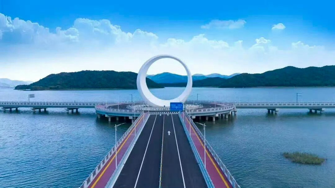 藏在宁波的治愈系环湖秘境周末不用远行，就来宁波奉化天妃湖邂逅山海浪漫。这里拥有 