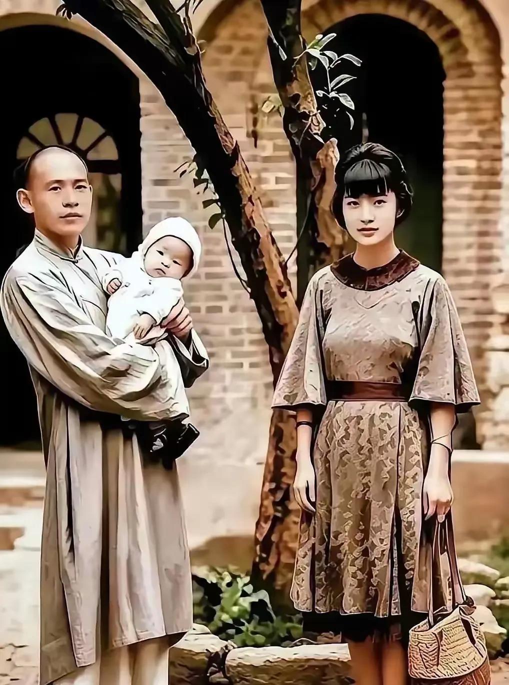 这是四川军阀刘文辉和夫人的一张真实照片，他没听蒋介石的命令炸掉泸定桥，对中国工农