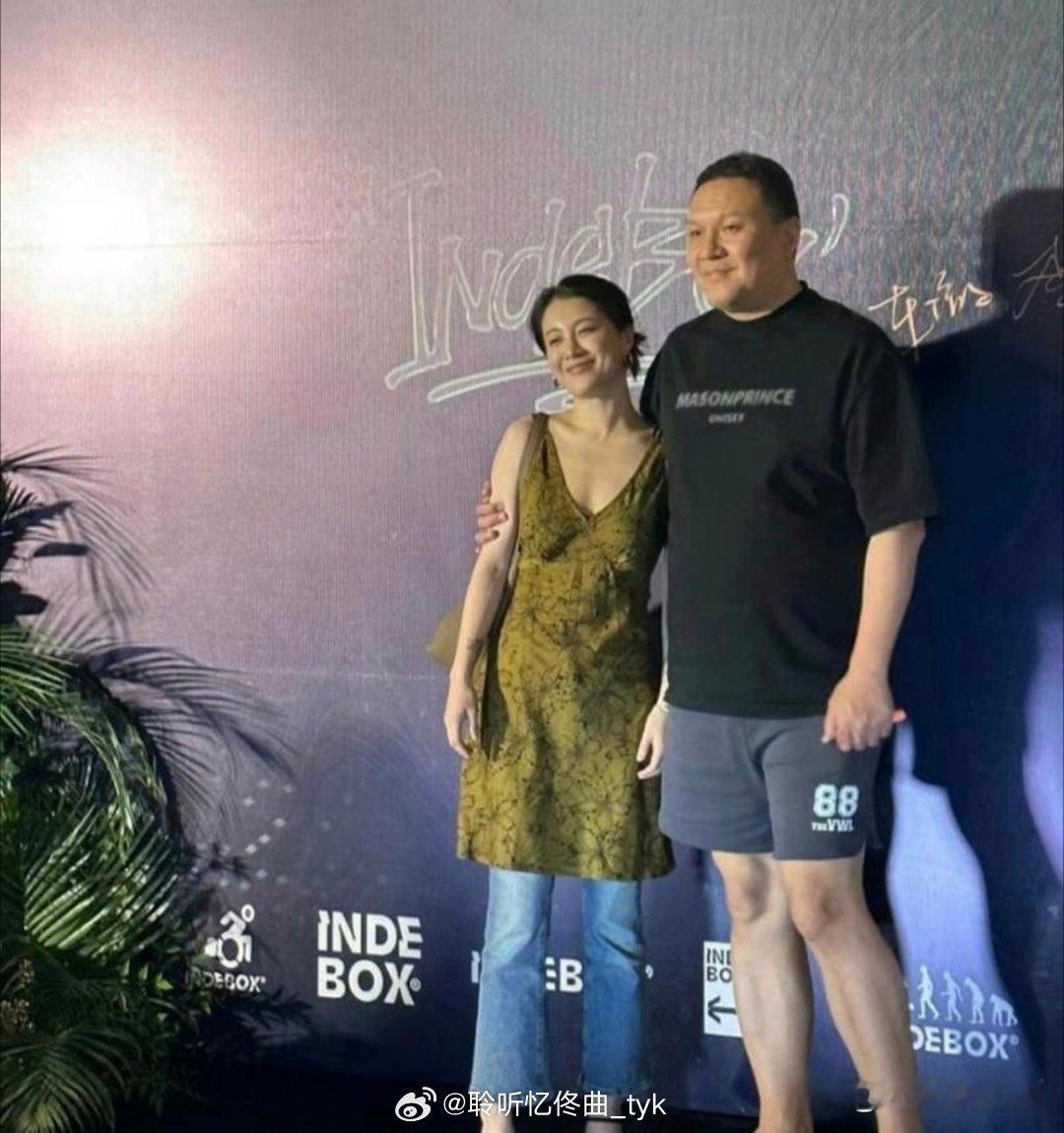 事实证明，头发放下来更好看 