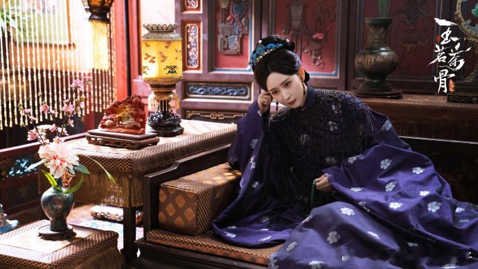 胡静近年来在影视作品中塑造的母亲形象备受好评，于正特别提及她与杨雪、董璇共同演绎