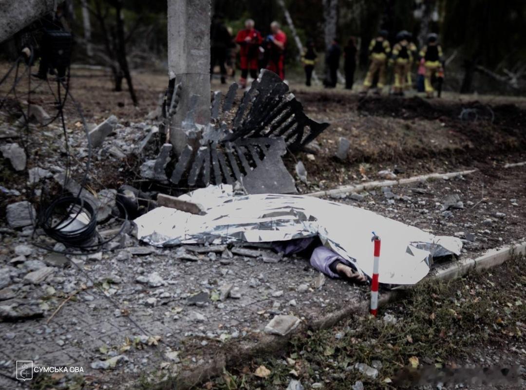 俄罗斯对乌克兰苏梅地区平民的袭击致两人丧生事件造成两人死亡（其中包括一名16岁女