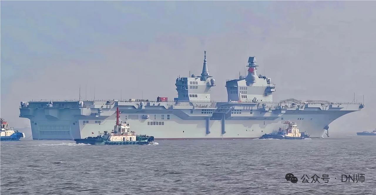 076两栖攻击四川舰成为无人机航母，作战能力极大提高，不亚于美国福特号航母战斗力