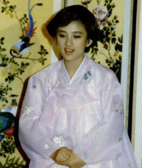 韩国前总统全斗焕（전두환，1931-2021）的长子全宰国（전재국）的夫人郑都瓊