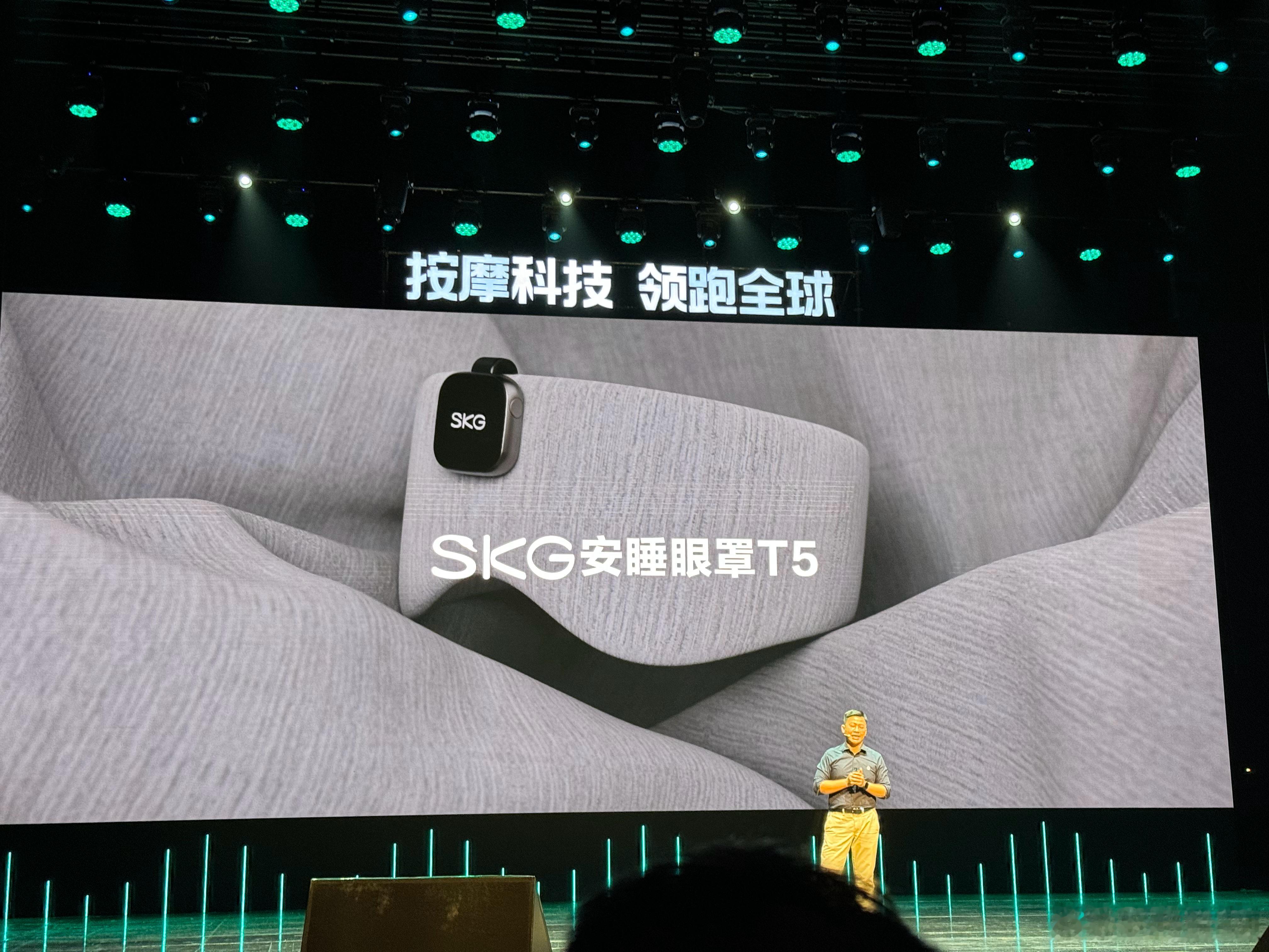 SKG睡眠产品出了两款，眼罩和枕头。这两款产品都可以体验到沉浸音乐功能对我这种睡