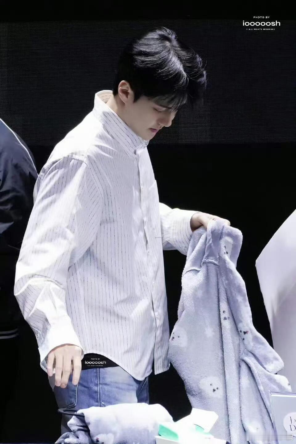 吴世勋柳贤珠恋情感觉相似度挺高的，不过他这个年纪谈恋爱也挺合理的。 