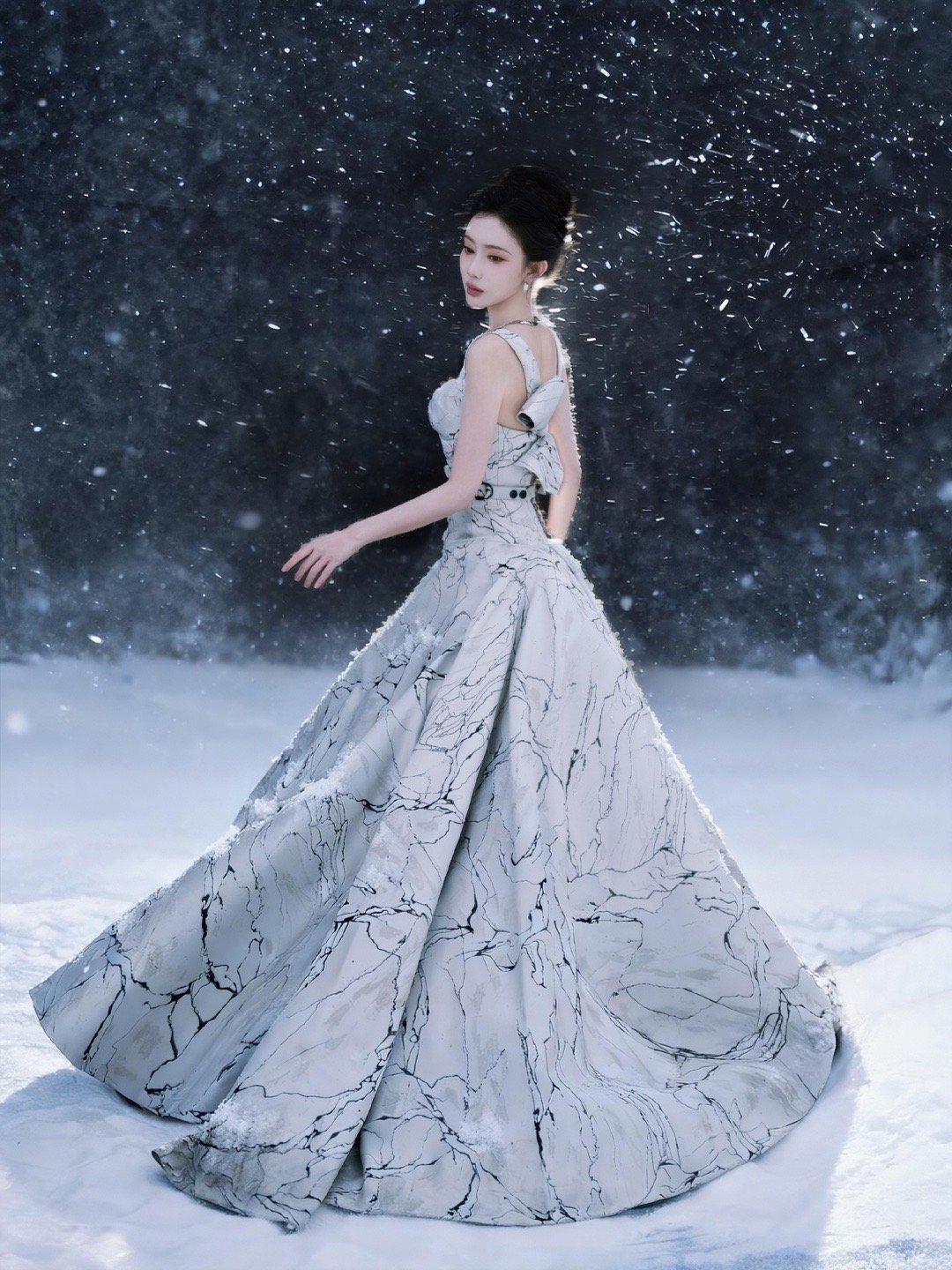 孟子义的2025爱奇艺尖叫之夜造型美到窒息！Julien Fournié 201