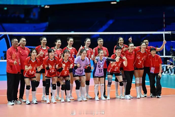 女排小组赛A组，河南女排3比0北京女排（25-14 25-20 25-23），河