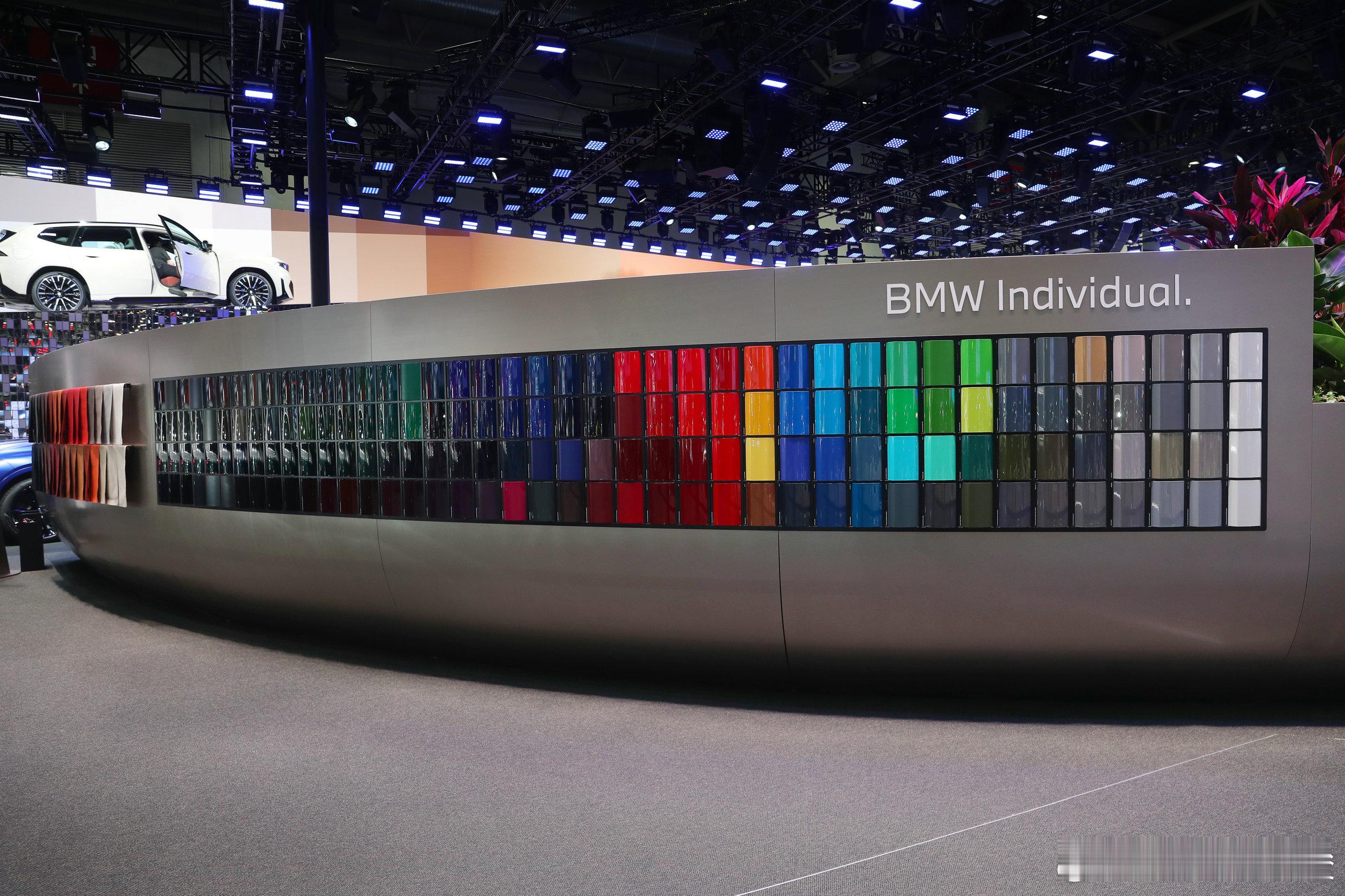 如今豪华车总在拼配置、堆科技，看多了只剩千篇一律。这次北京车展上首发的全新 宝马