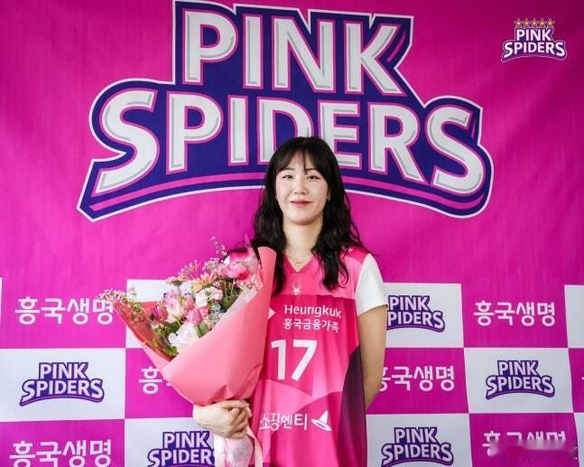 国际排坛动态韩国女排【兴国生命成功签下郑浩英】兴国生命 16 日宣布，已与郑浩英