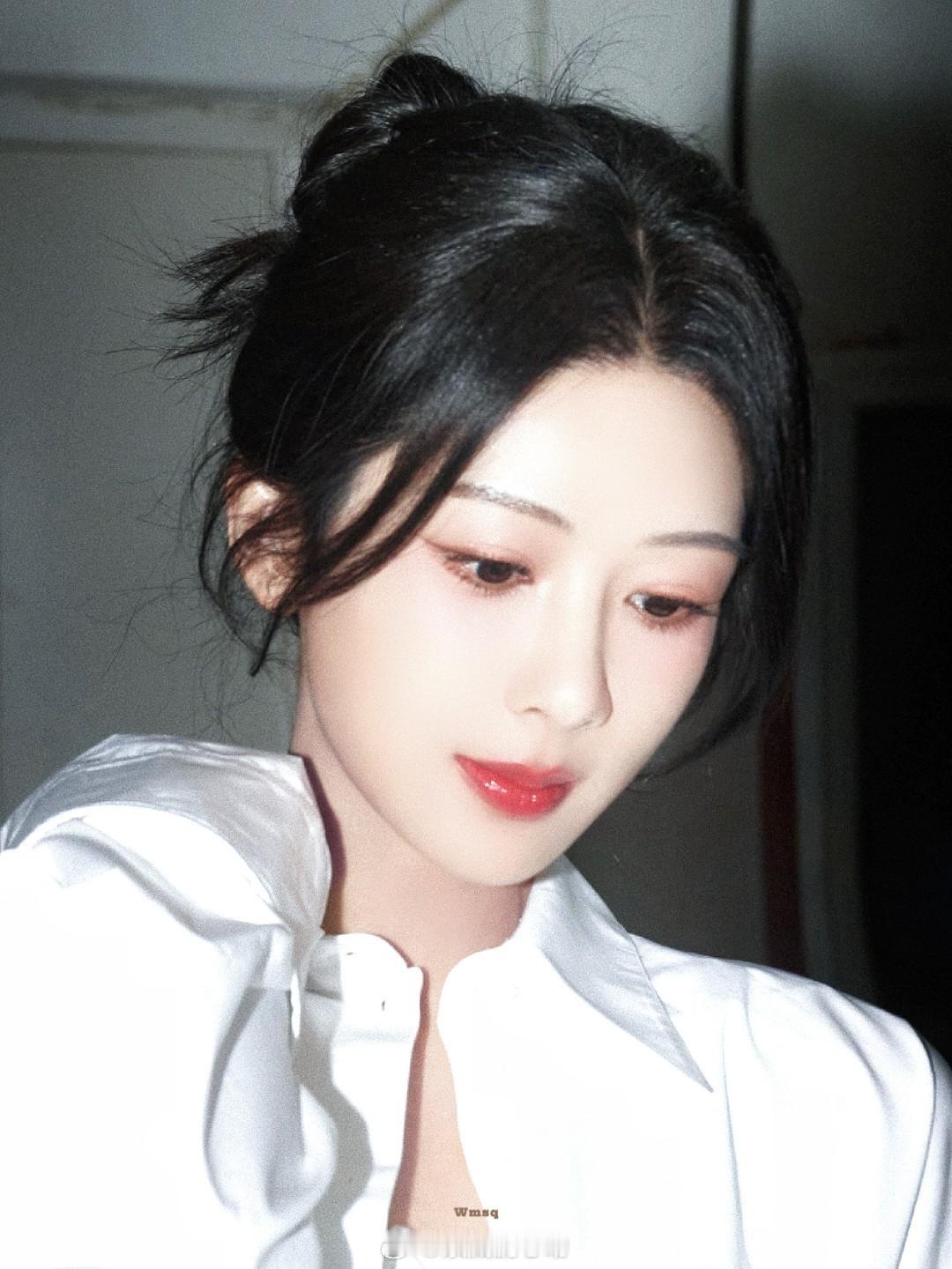 杨紫[超话]杨紫玉兰花开君再来 yz杨紫董竹君 你什么都没做  就被我稀里糊涂的