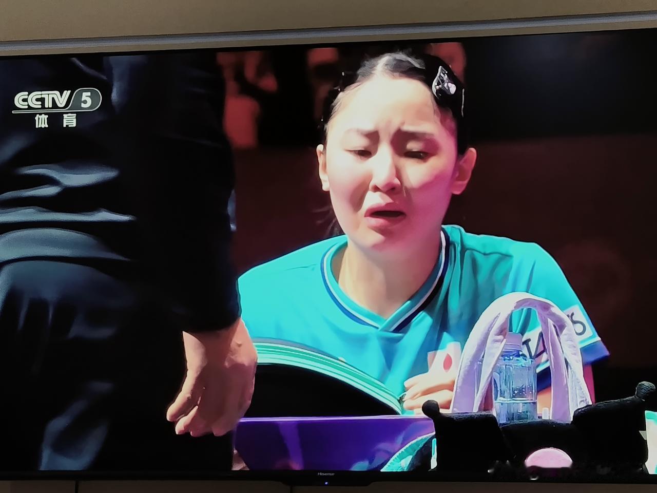 陈熠把张本美和打哭了。陈熠和张本美和，打到第七局10平，这时候就是一口气，谁顶住