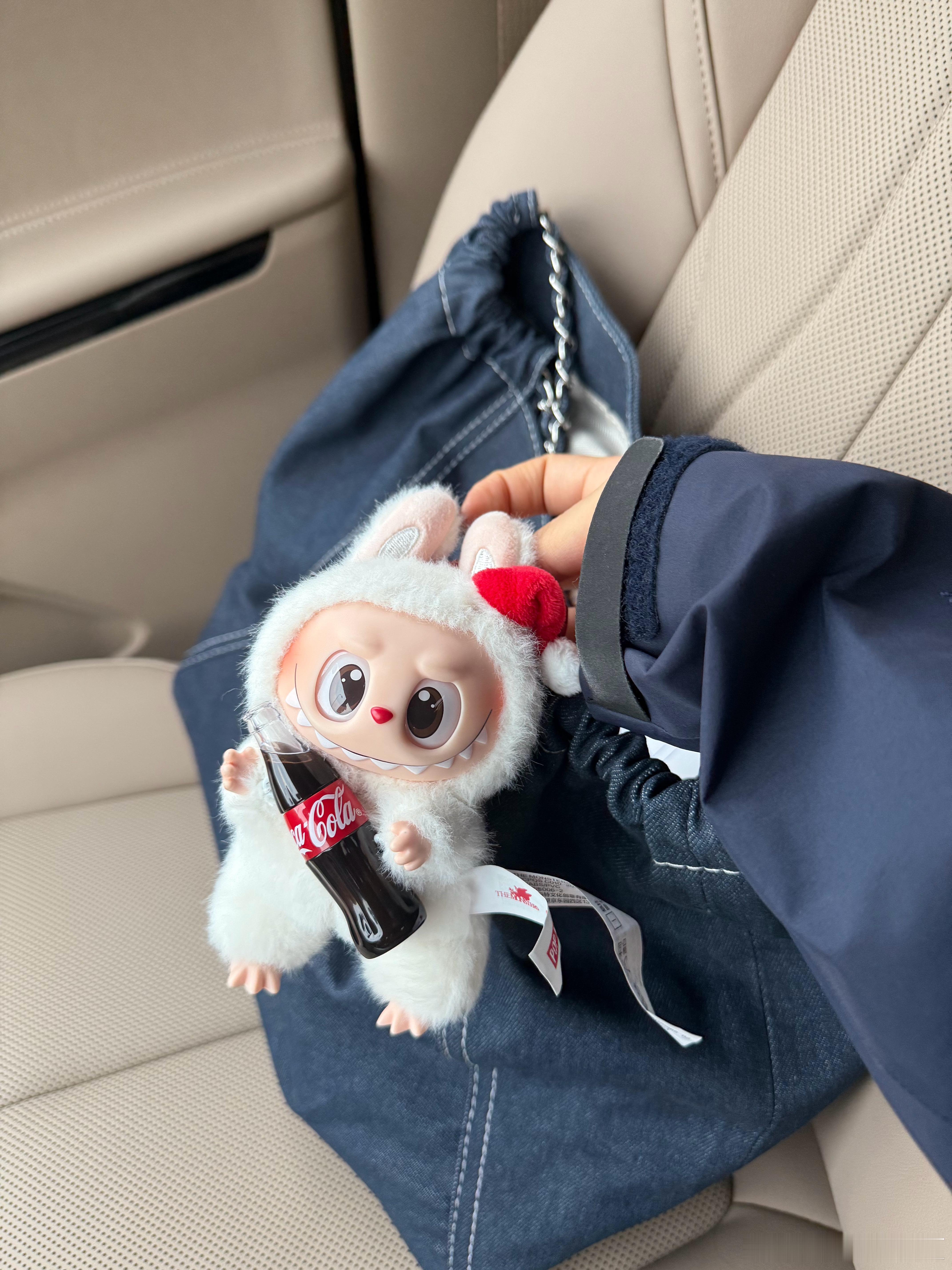 朋友之前送我的时候没想到这玩意儿能这么火……labubu ​​​