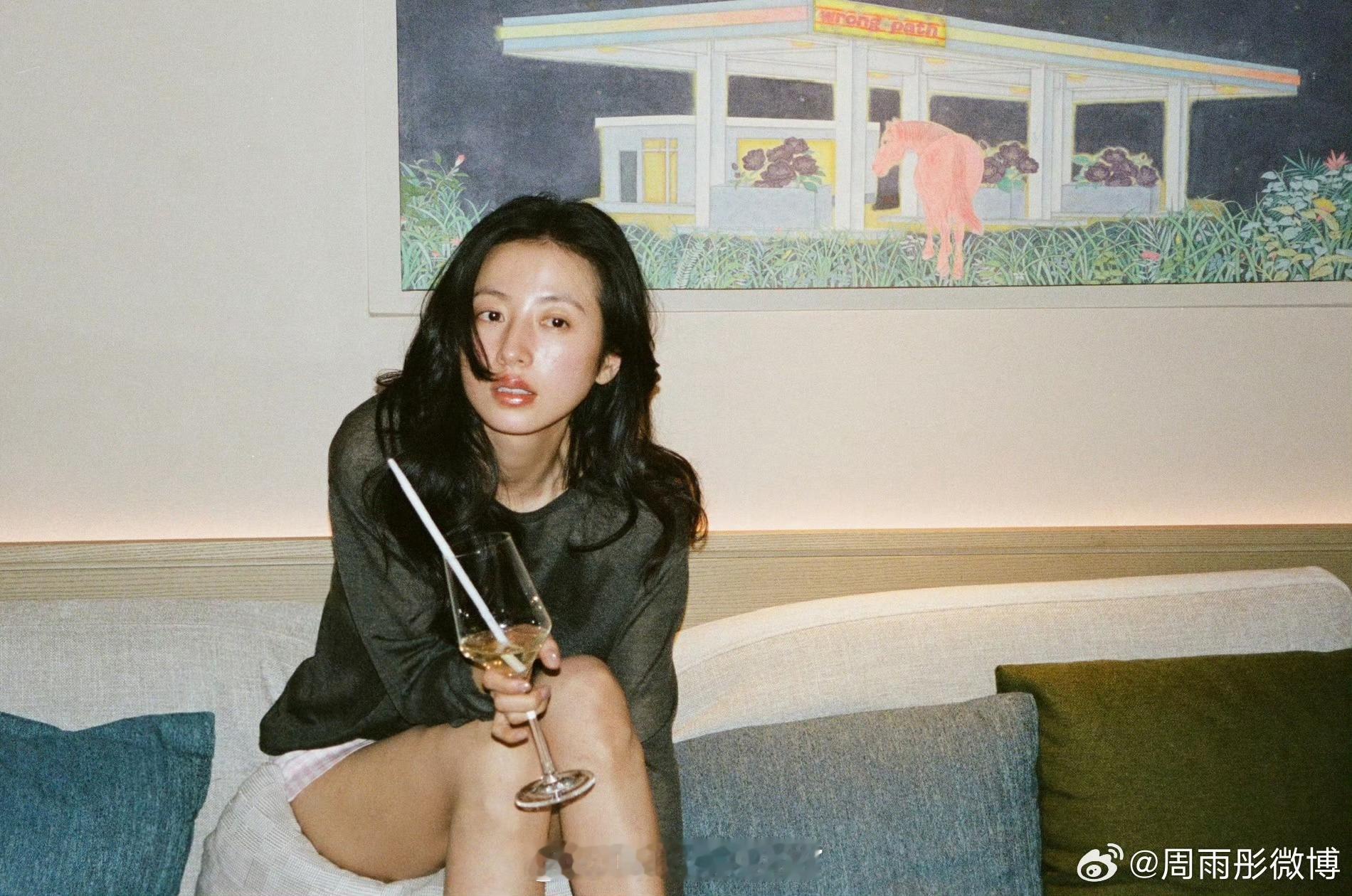 每次说到周雨彤，都是她的剧质量很好，剧本也不错，她本人演技也不差，但是她的剧为什