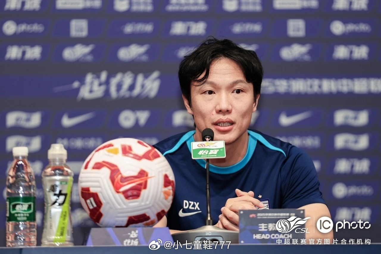 天津津门虎4比0武汉三镇 赛后新闻发布会武汉三镇代理主教练邓卓翔：“本场比赛，整