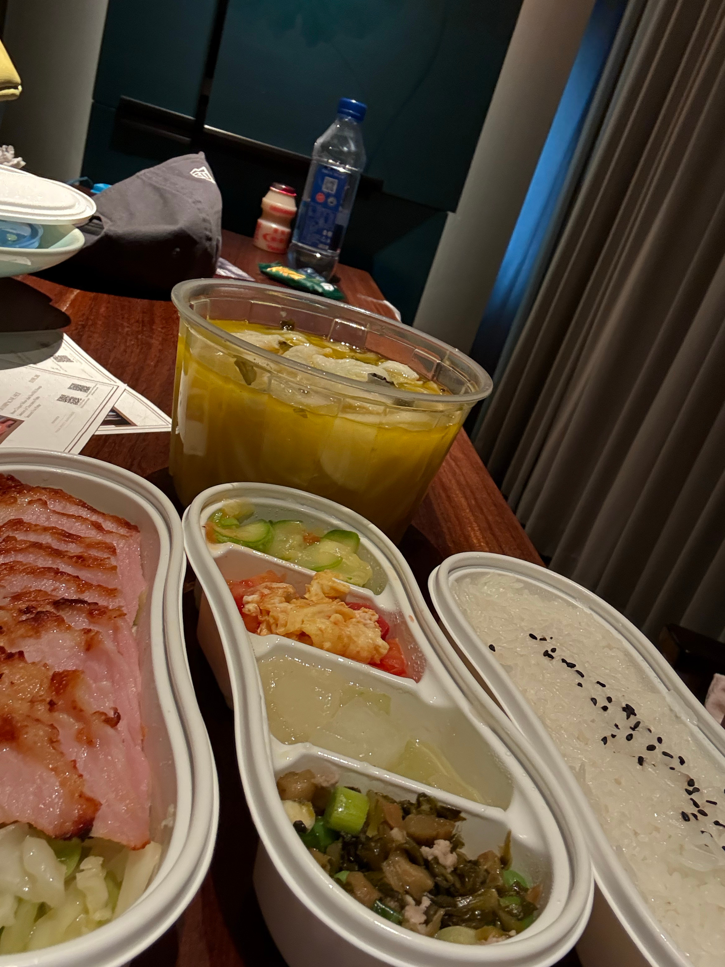 自己点的自己吃，按照往常我肯定要问我朋友吃什么呀 我给你一起点呀 我今天就是不想