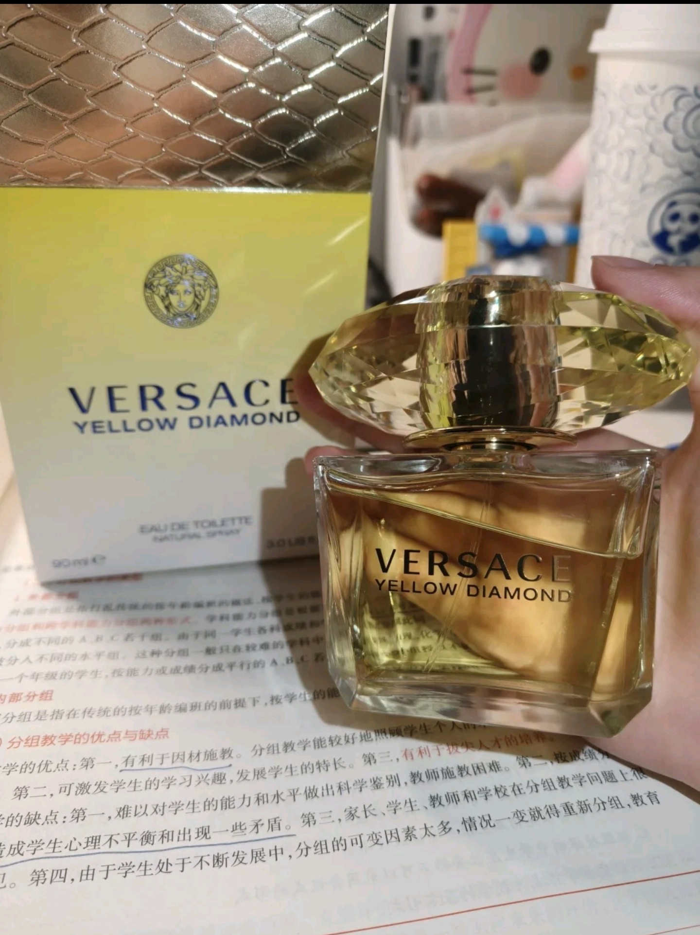 母亲节男朋友送我一瓶范思哲香水，说是感谢我母亲般的照顾！[笑cry][笑cry]