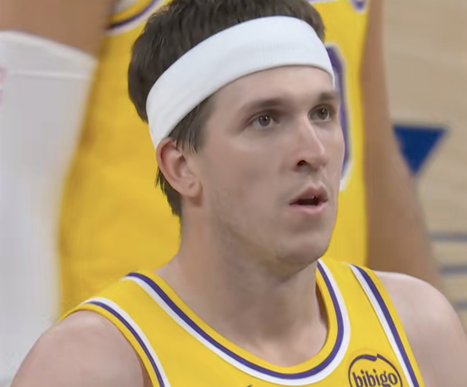 如何评价？半场的里夫斯：8中1 三分球3中0 罚球3中24分1篮板4助攻2失误步