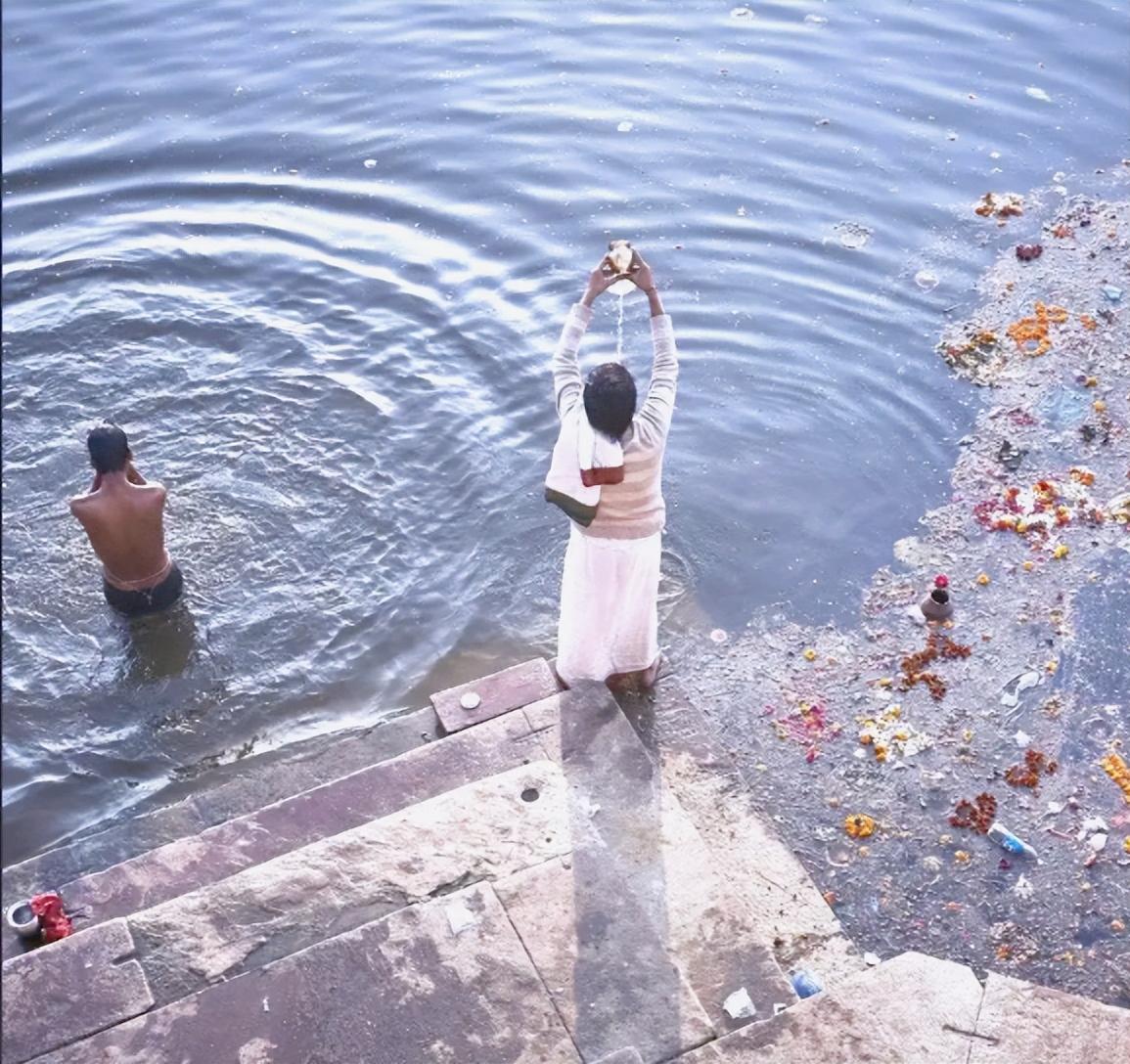 在印度生活，想喝口干净水有多难？答案可能超出很多人的想象。
 
最新研究数据显示