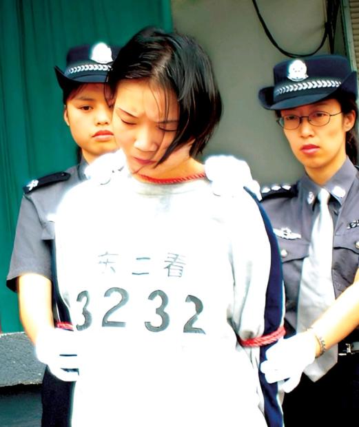 2004年广东东莞，一对情侣合伙犯下杀人案，男方周兴安被判死刑，而同案女友吴艳辉
