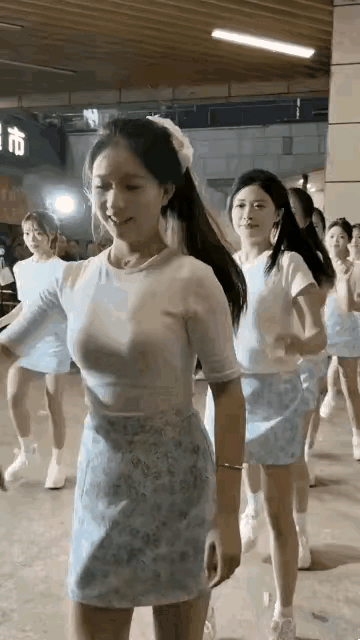青春永驻的一群美女即健美了身材，又保养了美颜，