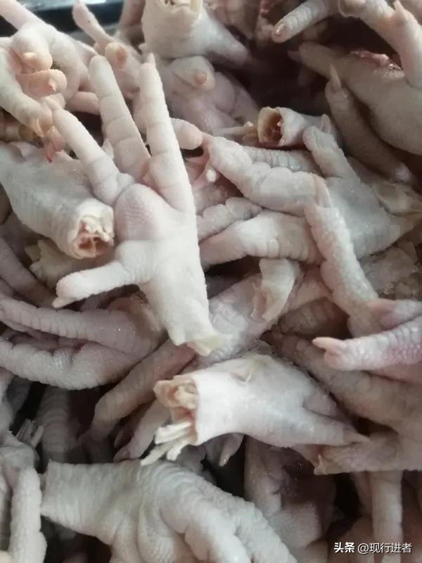 鸡爪好吃，但真不知道背后会有什么不为人知的一面，有些商家不干人事啊！

央视31