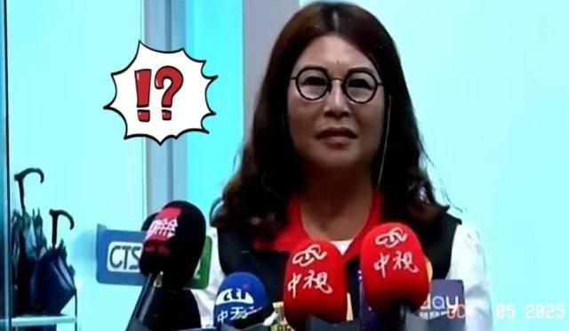 终于，国民党内部有人把桌子给掀了。国民党中常委何鹰鹭，当着所有人的面，直接点名韩