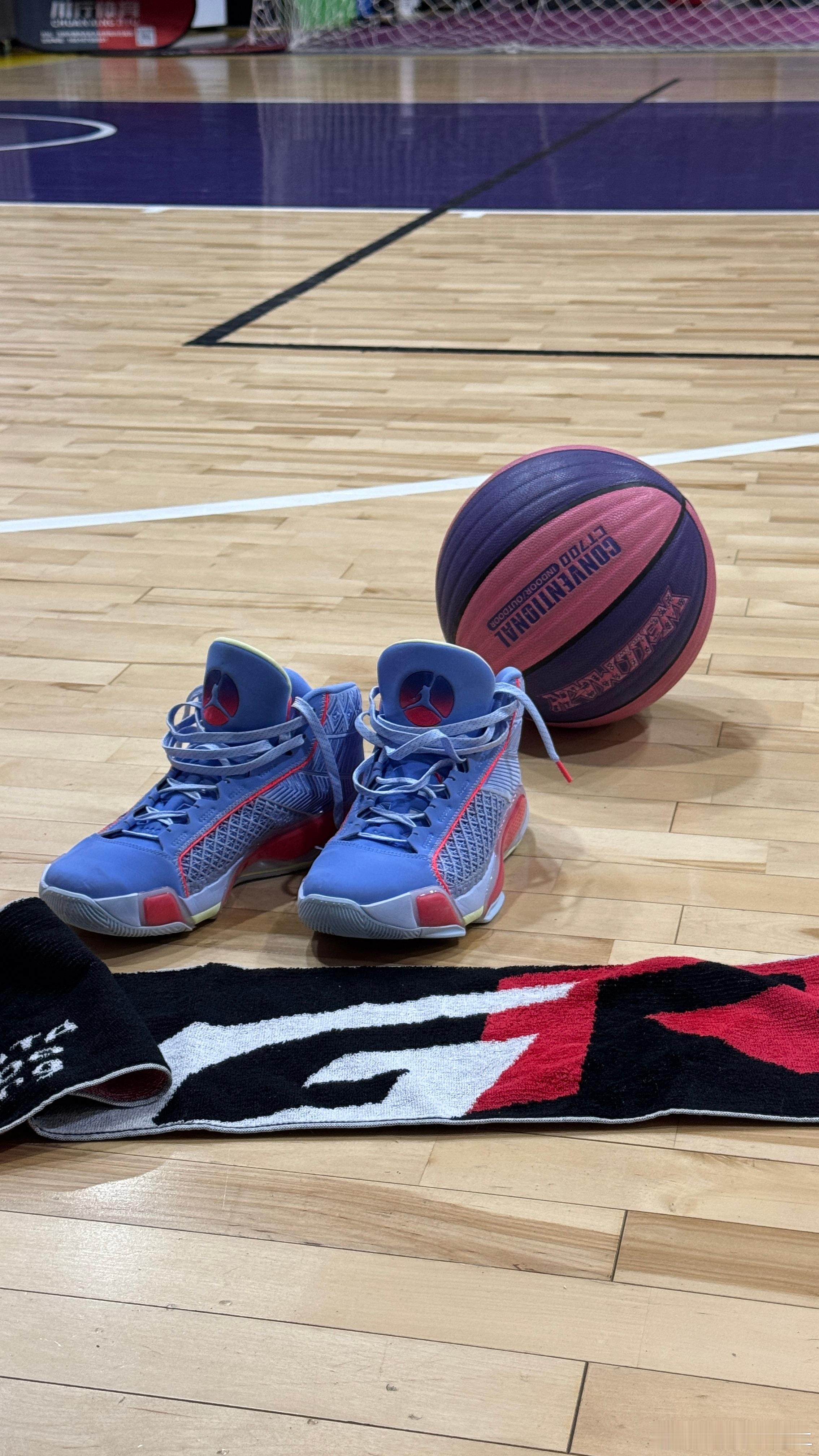 一周工作日最出汗的时间哈哈 继续韩国李贤重式小训练尽可能减少整理的时间快速处理球