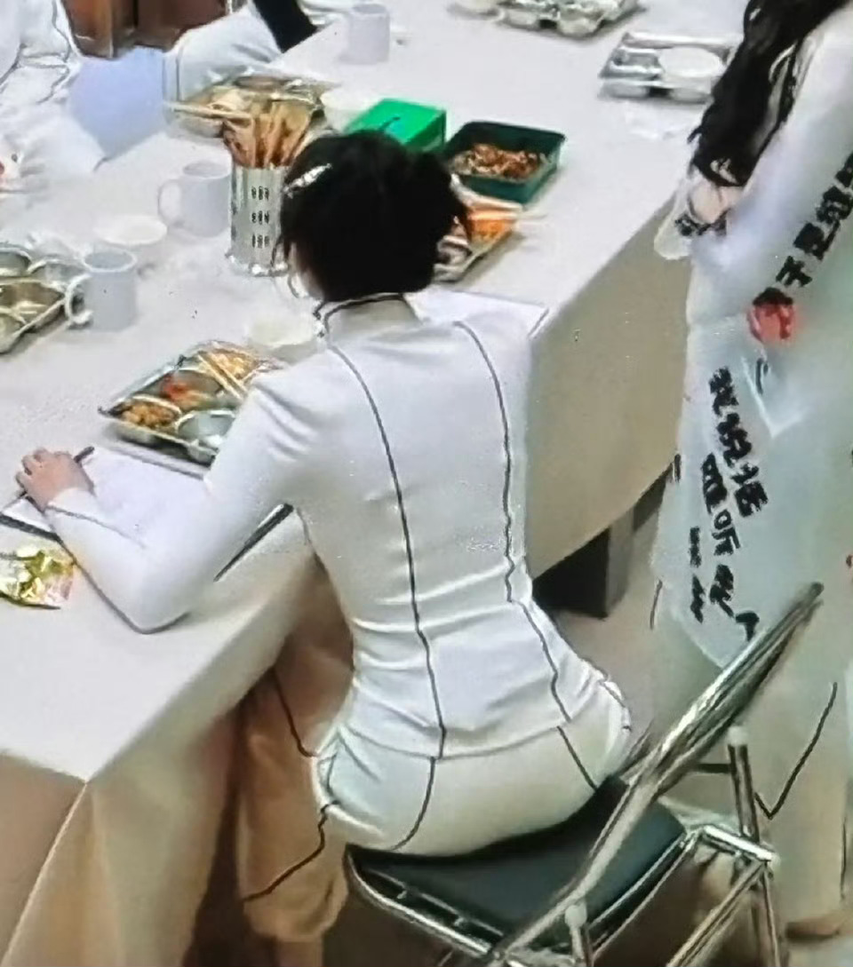 这身材比例太完美了 咳咳 ​​​