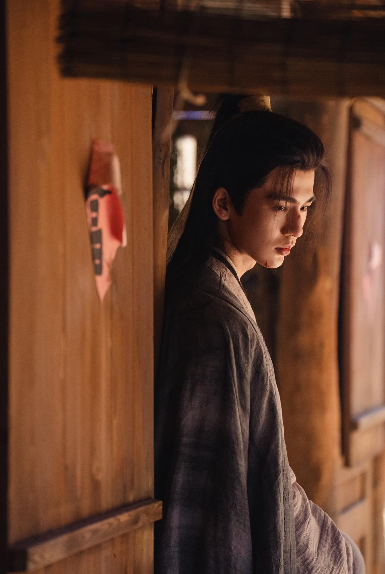 张凌赫[超话] ▾ 张凌赫谢征 

   「赫影放映厅」🎥

寻常巷陌烟火长，