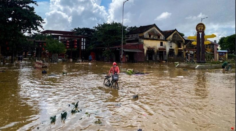 越南环境部今天表示，越南近日豪雨及土石流导致严重水灾，死亡人数已升至90人，另有