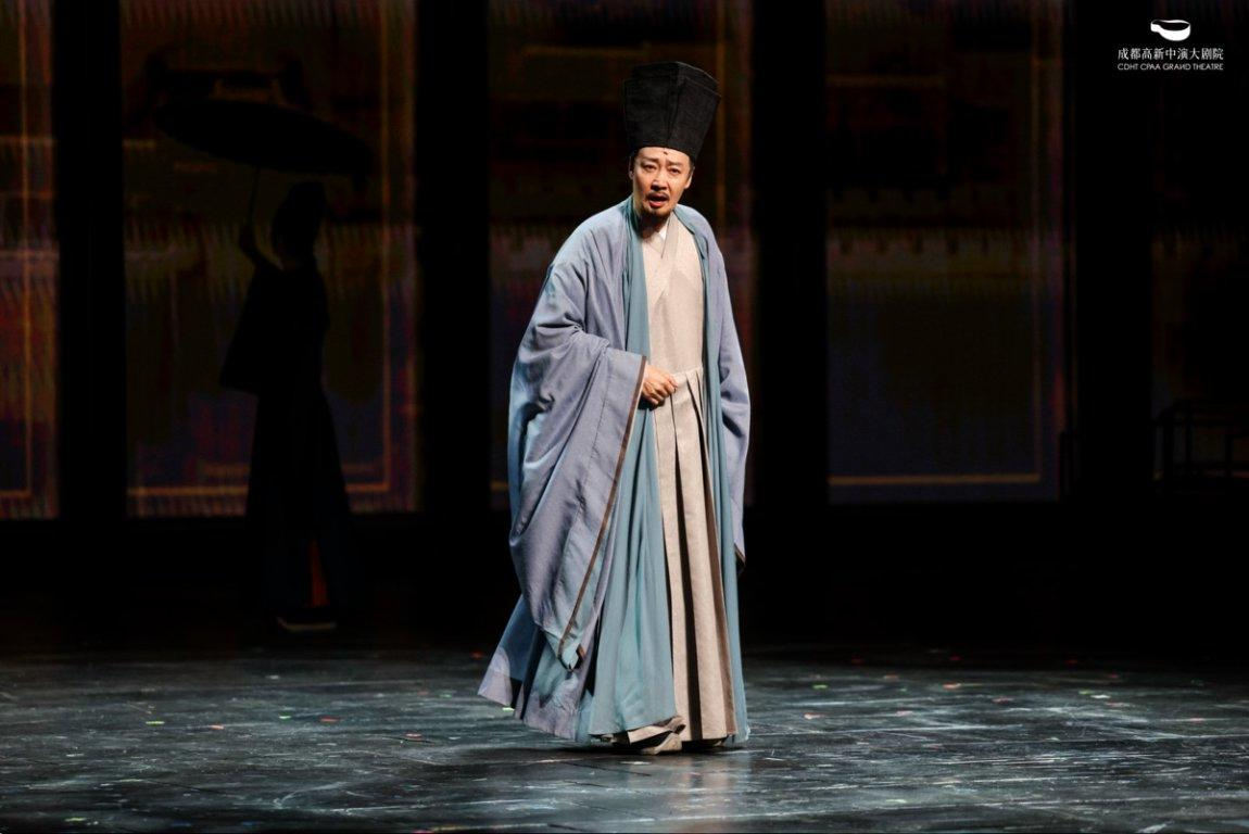 【#辛柏青人民日报撰文#：直面生活 跃马扬鞭】 中国国家话剧院与杭州演艺集团联合