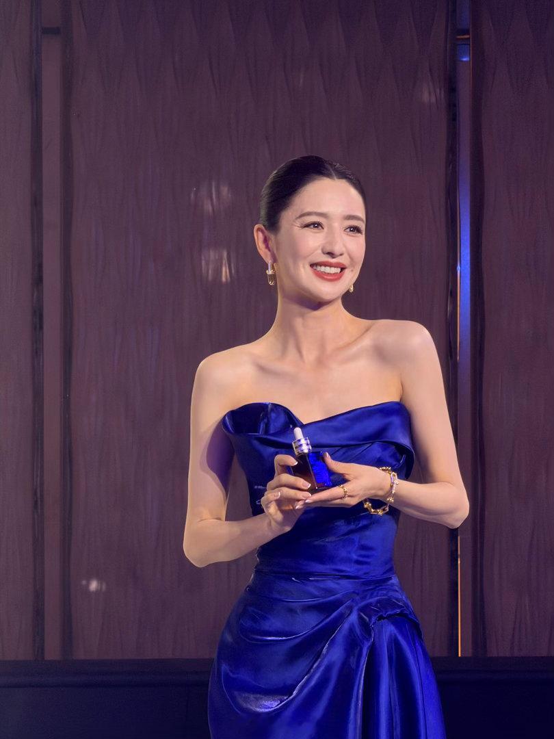 丫丫佟丽娅蓝裙太女人了 ​​​