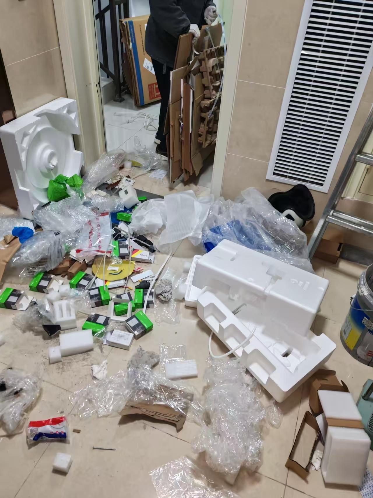 物业干保洁，一定要去富人区。我老爸在富人区做保安，捡到的东西可多，没人要哈雷摩托