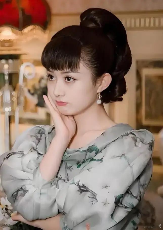 赵丽颖下半年可能还得来一波！陈伟霆和曾舜晞的《九门》暑期档左右应该会上线，到时候