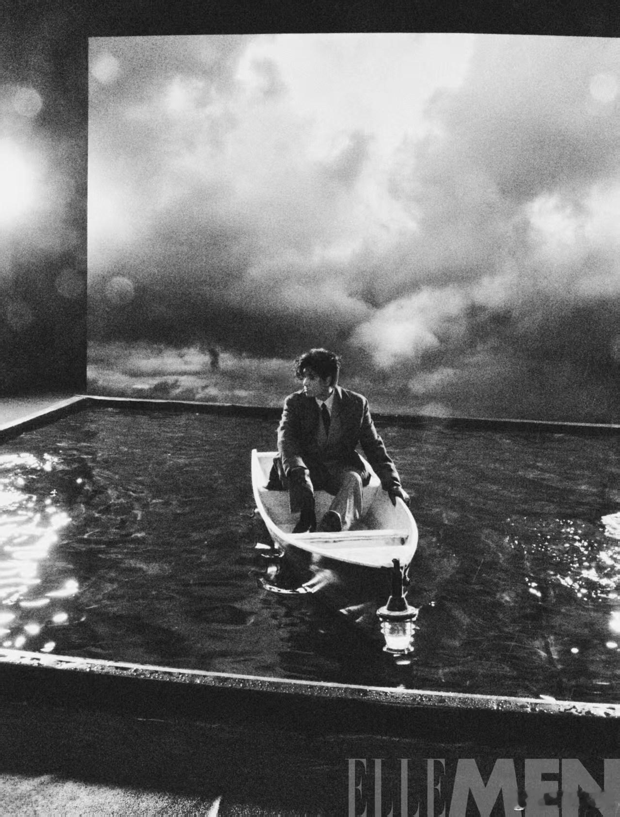 陈坤假发造型撞了陈奕迅陈坤雨中绅士陈坤假发造型撞了陈奕迅，雨中绅士漫步